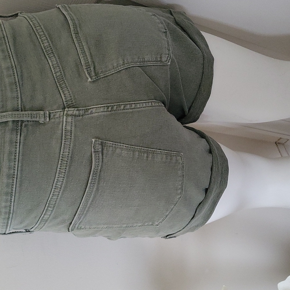 Shorts - Picture 3 of 6